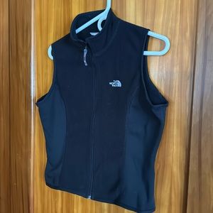 North Face black thin layering vest. Full zip front. Women’s size large